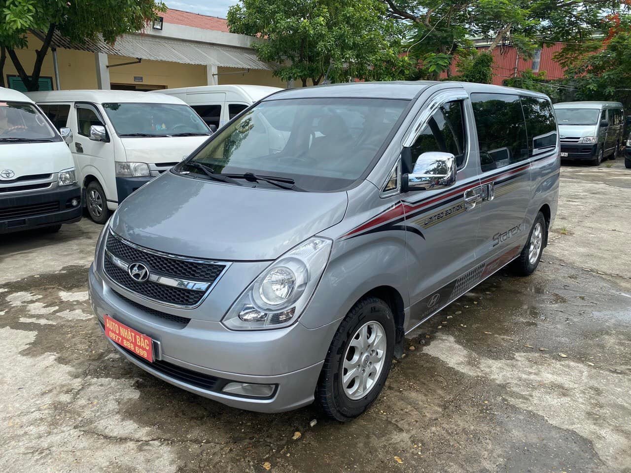 Hyundai Starex 2015 - Cần bán lại xe Hyundai Starex sản xuất 2015, màu bạc