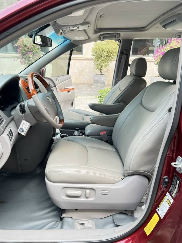 Toyota Sienna Limited 3.5 2008 - Bán Toyota Sienna Limited 3.5 sản xuất 2008, màu đỏ, nhập khẩu nguyên chiếc, giá tốt