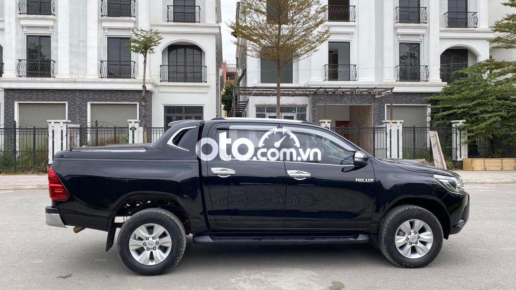 Toyota Hilux 3.0G 4x4 AT 2016 - Bán Toyota Hilux 3.0G 4x4 AT năm 2016, màu đen, nhập khẩu Thái Lan