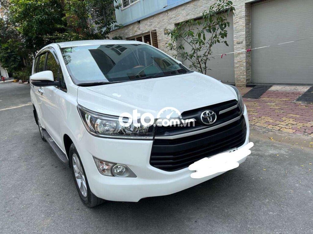 Toyota Innova E 2019 - Bán Toyota Innova E sản xuất năm 2019, màu trắng, giá 565tr
