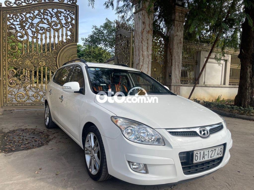 Hyundai i30 CW 1.6AT 2009 - Cần bán lại xe Hyundai i30 CW 1.6AT năm 2009, màu trắng