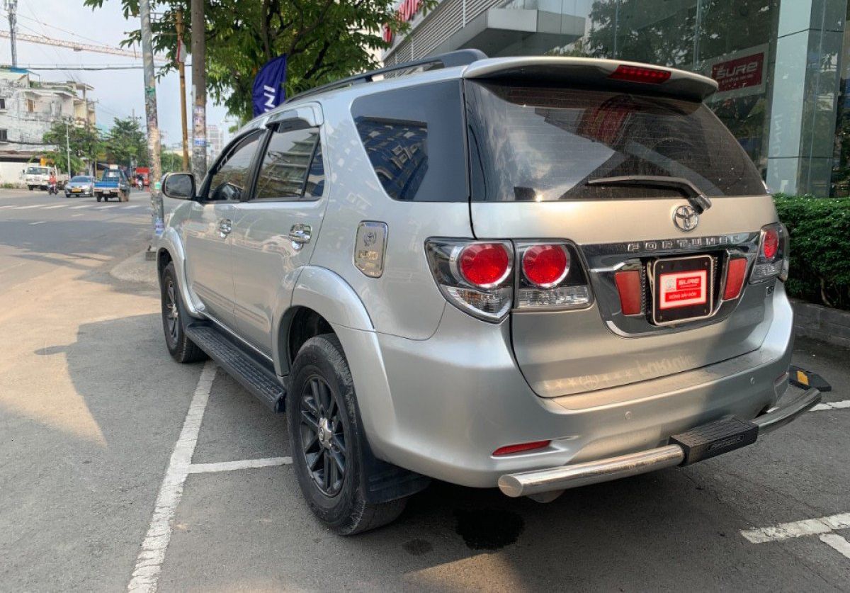 Toyota Fortuner G 2015 - Cần bán lại xe Toyota Fortuner G năm sản xuất 2015, màu bạc