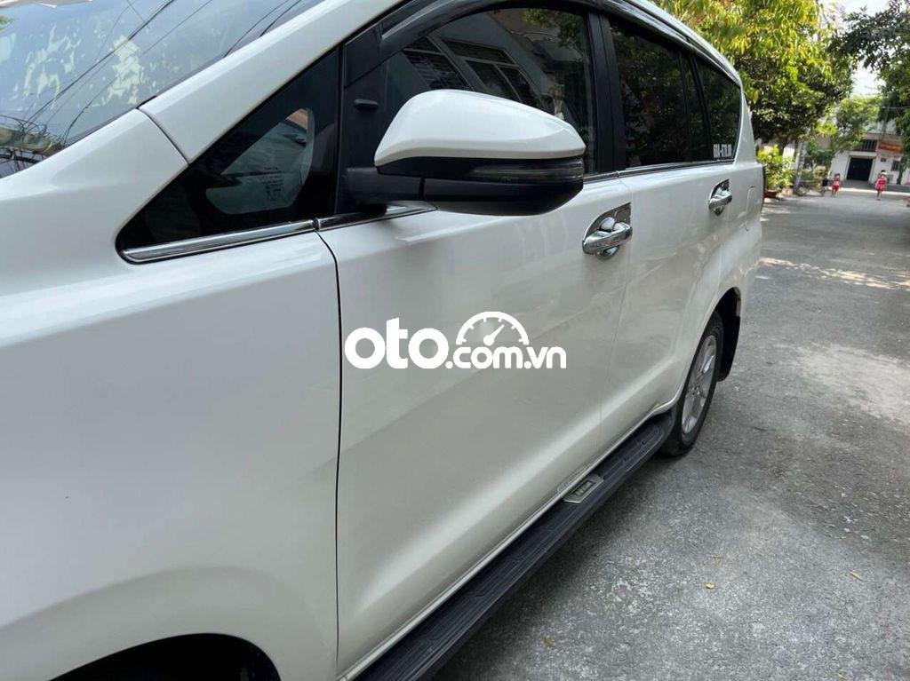 Toyota Innova E 2019 - Bán Toyota Innova E sản xuất năm 2019, màu trắng, giá 565tr