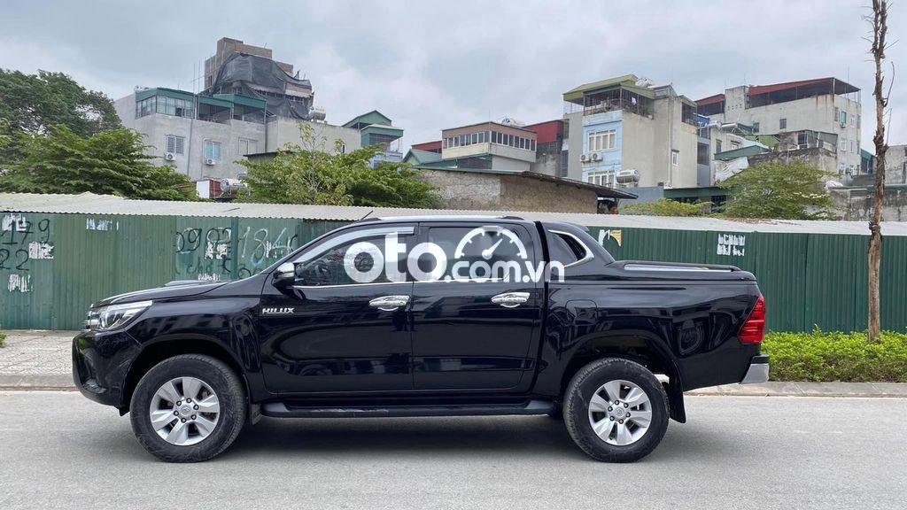 Toyota Hilux 3.0G 4x4 AT 2016 - Bán Toyota Hilux 3.0G 4x4 AT năm 2016, màu đen, nhập khẩu Thái Lan