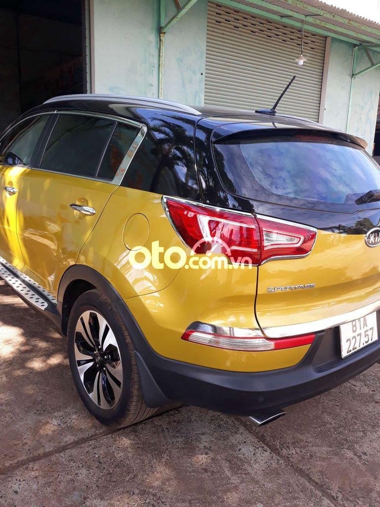 Kia Sportage 2011 - Cần bán gấp Kia Sportage 1.6GDi sản xuất năm 2011, màu vàng, nhập khẩu