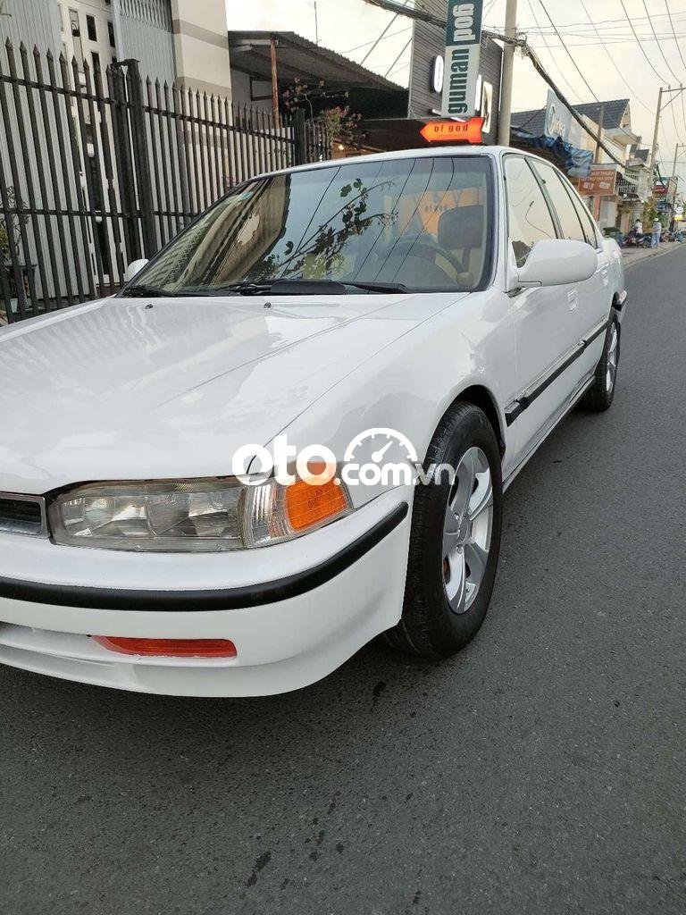 Honda Accord MT 1990 - Cần bán Honda Accord MT sản xuất 1990, màu trắng, nhập khẩu giá cạnh tranh