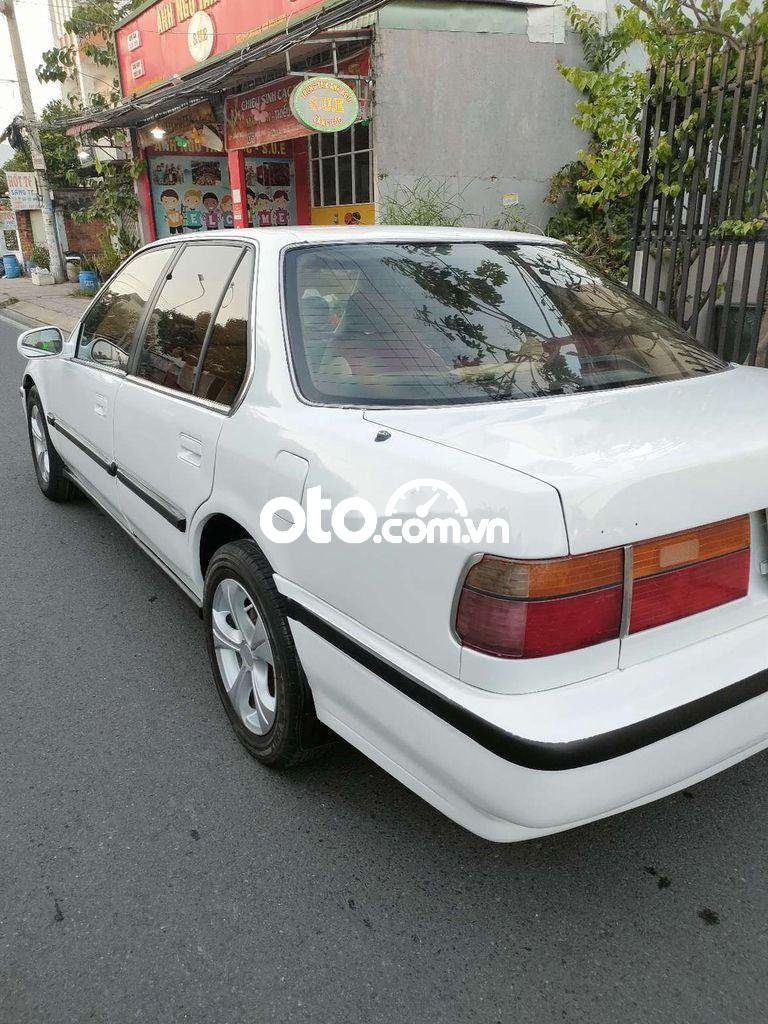 Honda Accord MT 1990 - Cần bán Honda Accord MT sản xuất 1990, màu trắng, nhập khẩu giá cạnh tranh