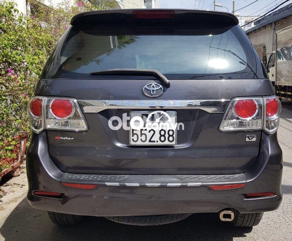 Toyota Fortuner V 2013 - Cần bán gấp Toyota Fortuner V sản xuất năm 2013, màu xám giá cạnh tranh