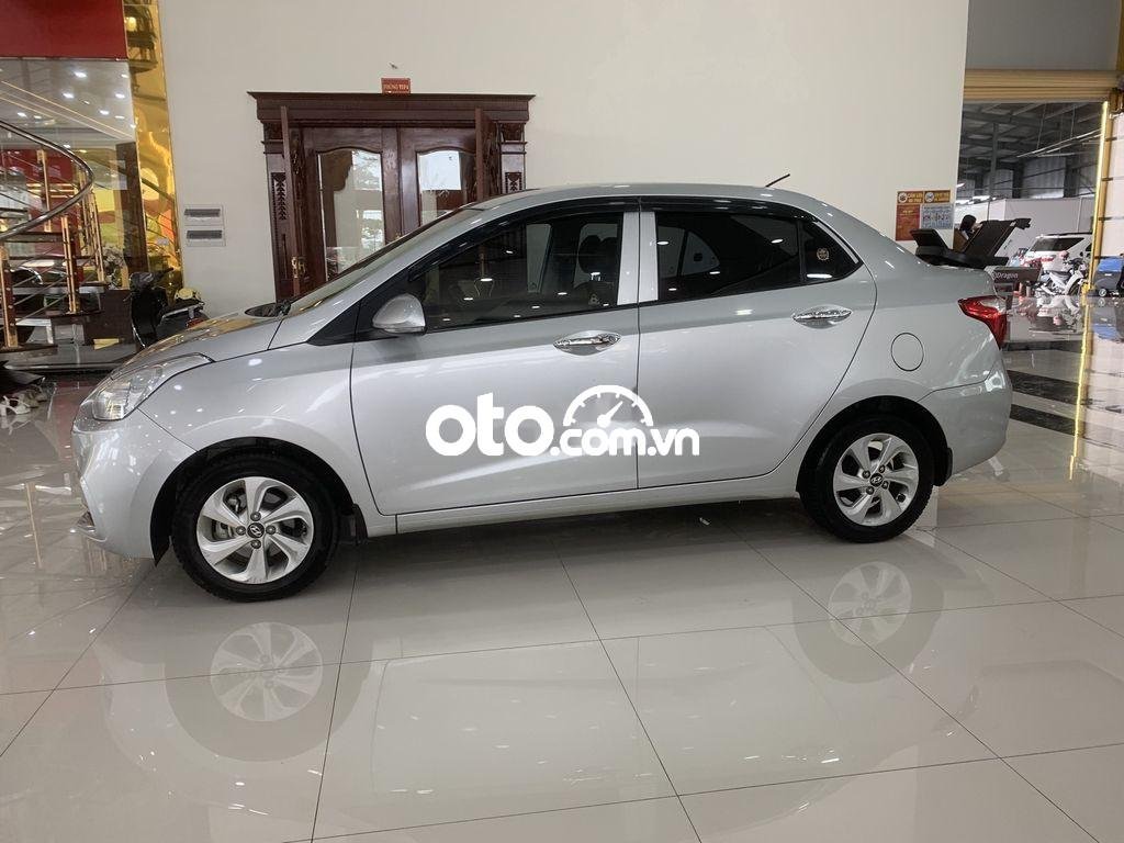 Hyundai Premio    1.2 AT  2018 - Cần bán lại xe Hyundai Grand i10 1.2 AT sản xuất năm 2018, màu bạc