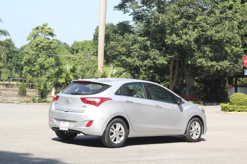 Hyundai i30 AT 2013 - Bán Hyundai i30 AT năm sản xuất 2013, màu bạc, nhập khẩu, 398 triệu