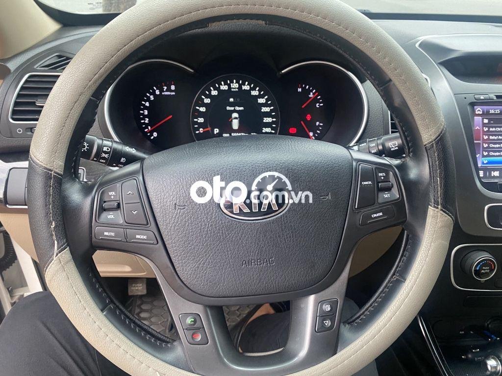 Kia Sorento AT 2016 - Bán Kia Sorento AT sản xuất 2016, màu trắng, 615tr