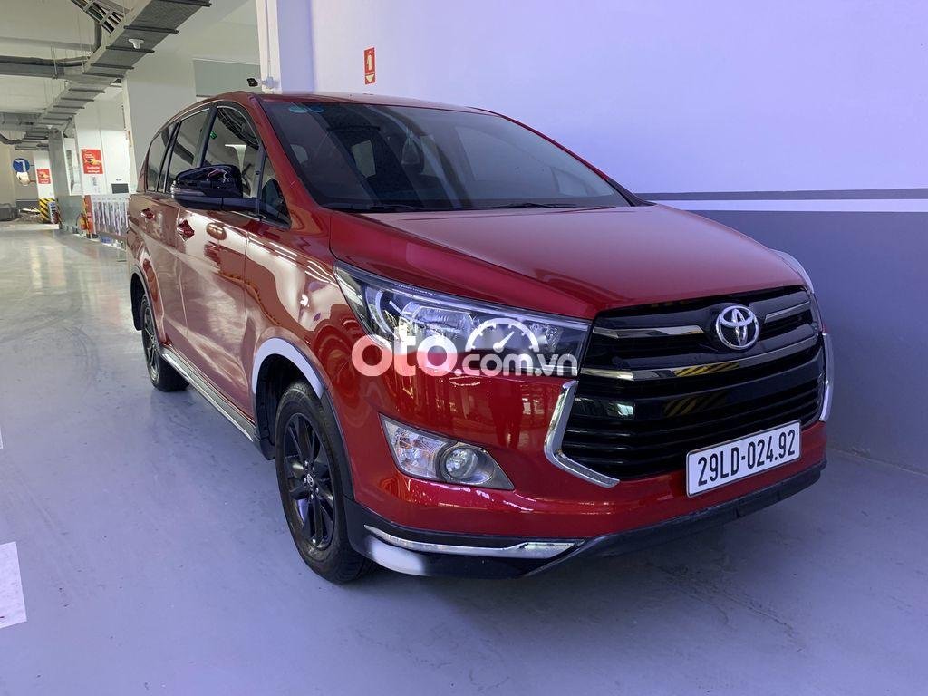 Toyota Innova  Venturer 2018 - Bán Toyota Innova Venturer sản xuất năm 2018, màu đỏ, giá chỉ 685 triệu