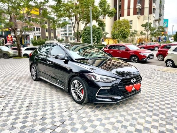 Hyundai Elantra Sport 1.6 T-GDi 2018 - Cần bán Hyundai Elantra Sport 1.6 T-GDi năm sản xuất 2018, màu đen