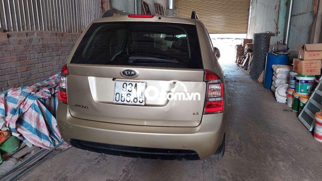 Kia Carens SX 2.0MT 2010 - Cần bán Kia Carens SX 2.0MT sản xuất năm 2010, xe nhập, giá chỉ 280 triệu