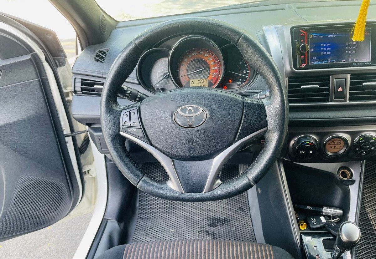 Toyota Yaris   G 2016 - Cần bán Toyota Yaris G sản xuất năm 2016, màu trắng, xe nhập