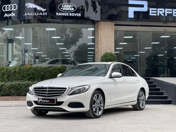 Mercedes-Benz C250 Exclusive 2017 - Cần bán gấp Mercedes C250 Exclusive năm sản xuất 2017, màu trắng