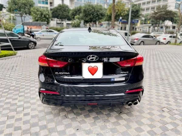 Hyundai Elantra Sport 1.6 T-GDi 2018 - Cần bán Hyundai Elantra Sport 1.6 T-GDi năm sản xuất 2018, màu đen