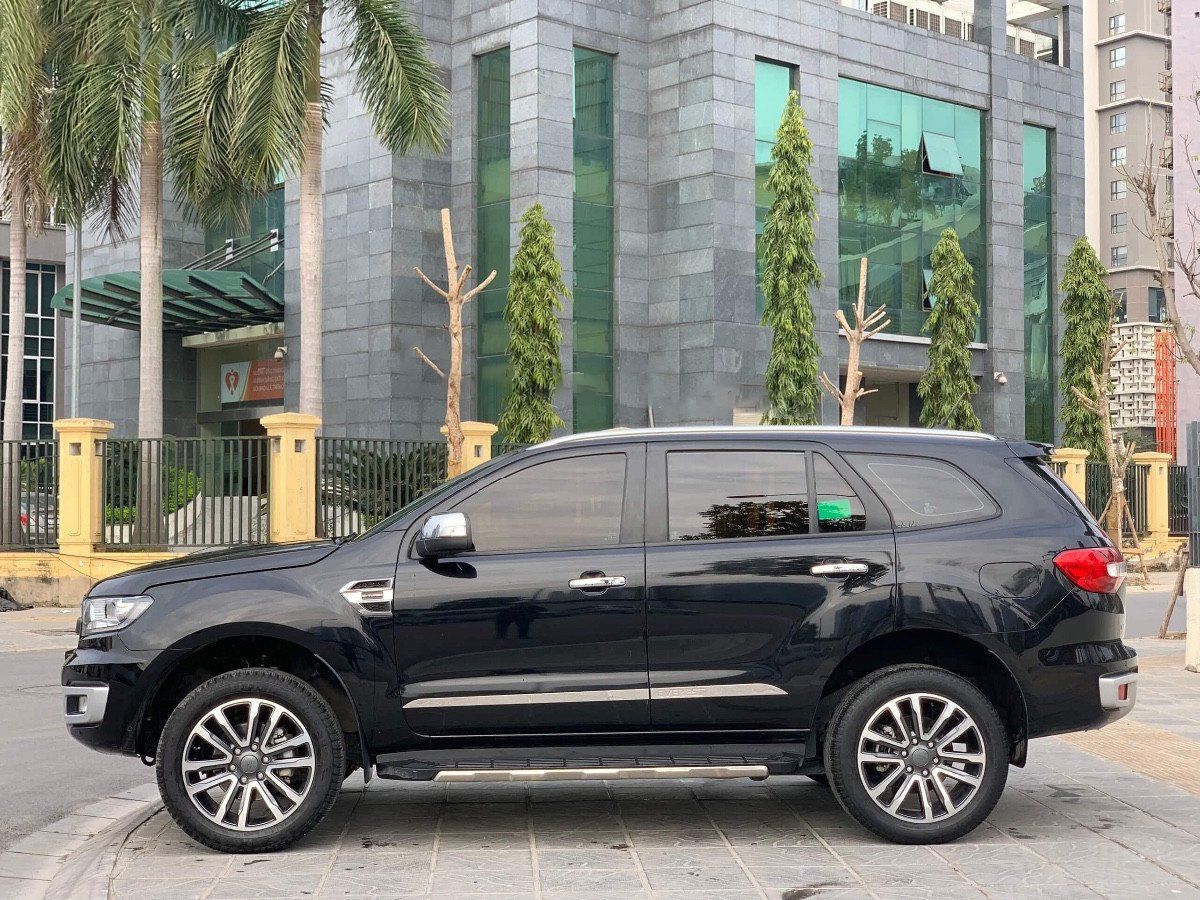 Ford Everest   Titanium 2.0L 4x4 AT  2018 - Cần bán Ford Everest Titanium 2.0L 4x4 AT sản xuất 2018, màu đen, xe nhập