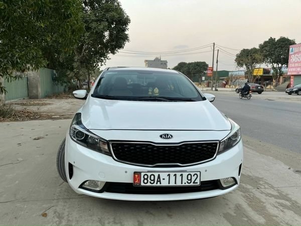 Kia Cerato 1.6AT 2017 - Bán ô tô Kia Cerato 1.6AT sản xuất 2017, màu trắng số tự động, giá tốt