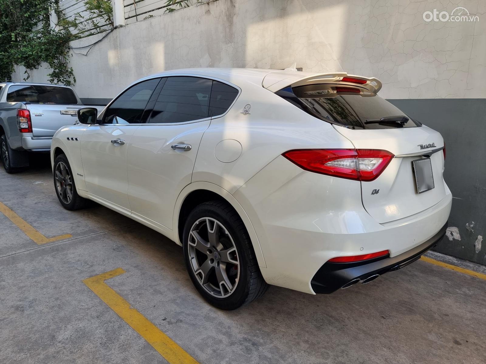 Maserati 2019 - Bán Maserati Levante AT model 2019 xe chất màu trắng, xám, xanh, đen - hỗ trợ vay ngân hàng