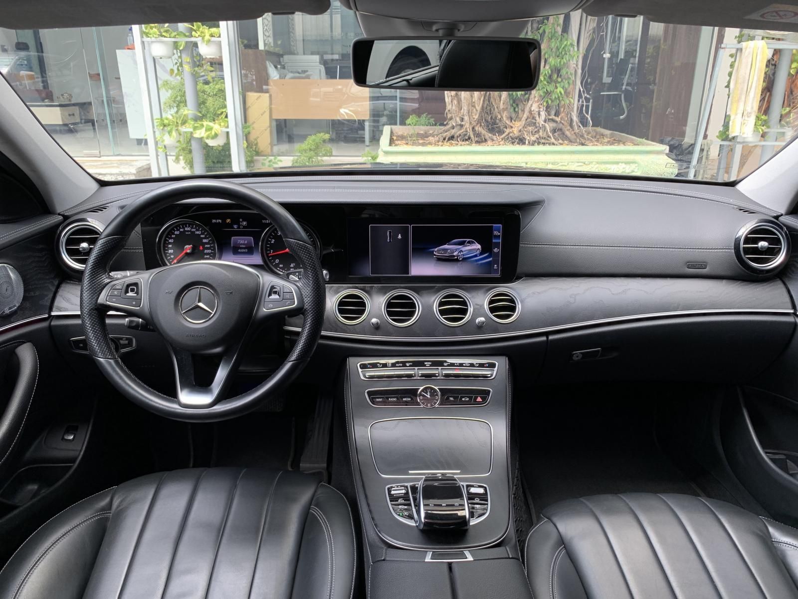 Mercedes-Benz E250 2018 - Bán xe Mercedes-Benz E250 năm 2018, xe cực sang, siêu lướt, biển thành phố