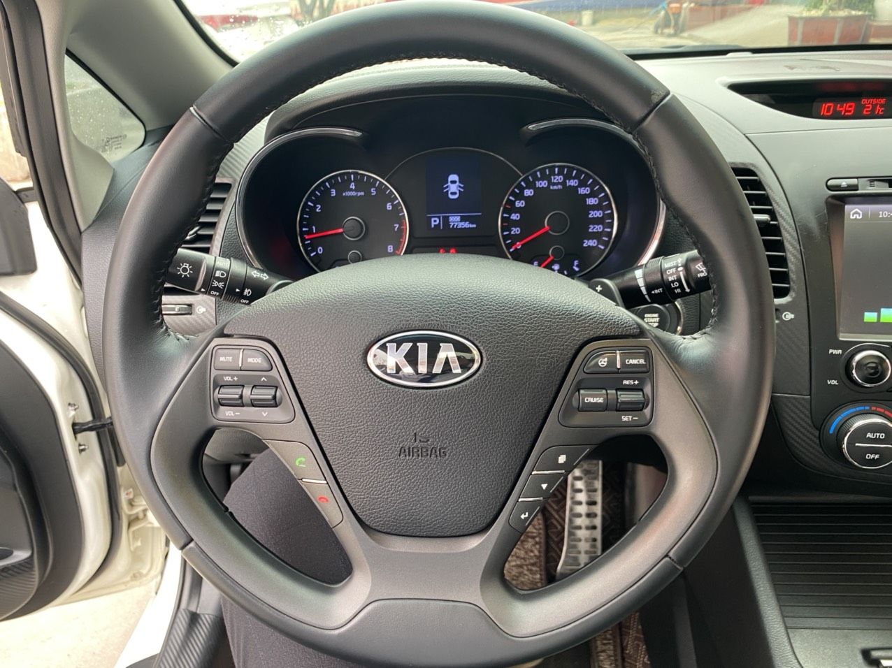 Kia K3 2.0AT Premium 2015 - Cần bán xe Kia K3 2.0AT Premium sx 2015, xe 1 chủ từ đầu, máy móc nguyên zin full option