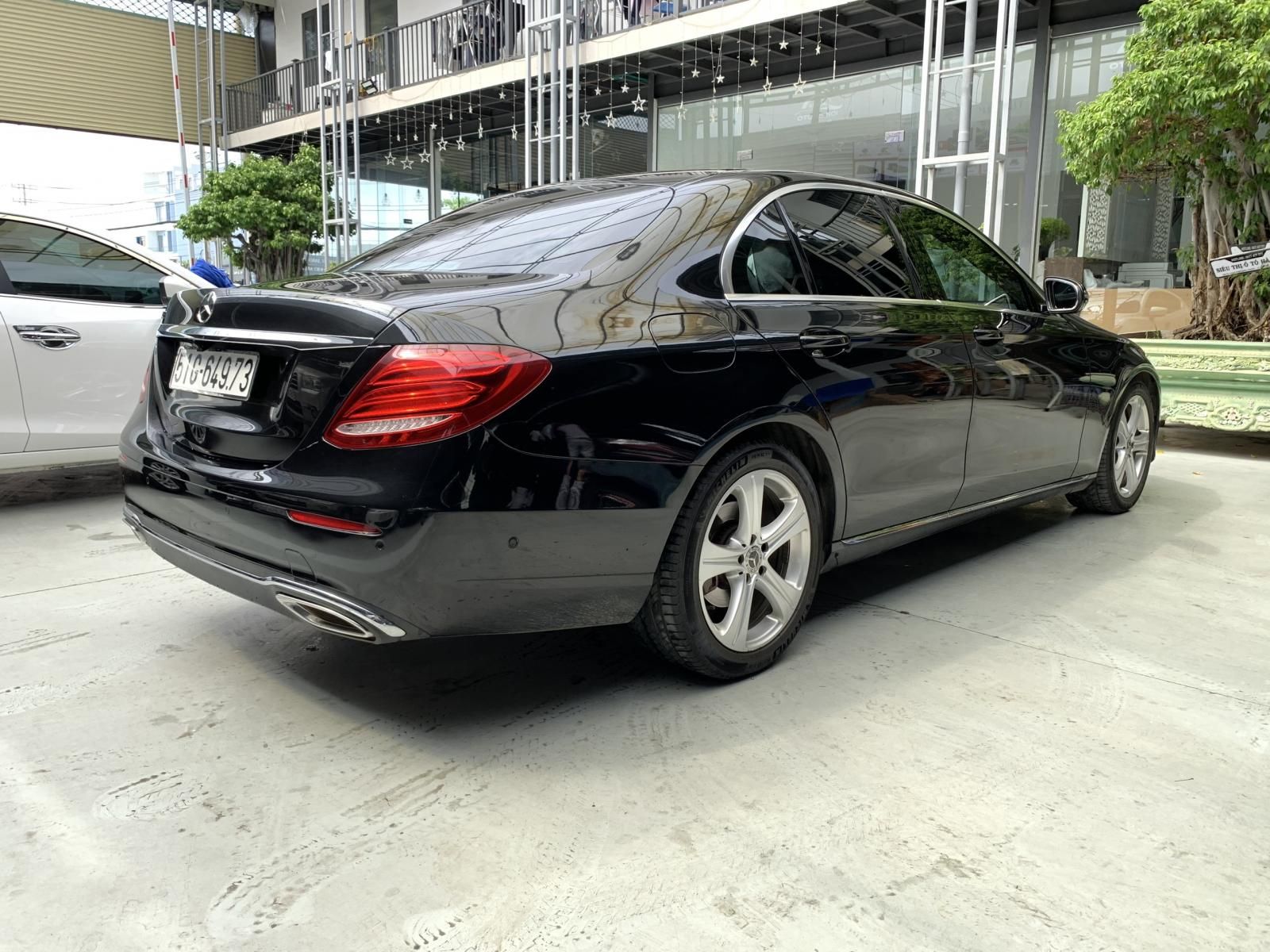 Mercedes-Benz E250 2018 - Bán xe Mercedes-Benz E250 năm 2018, xe cực sang, siêu lướt, biển thành phố