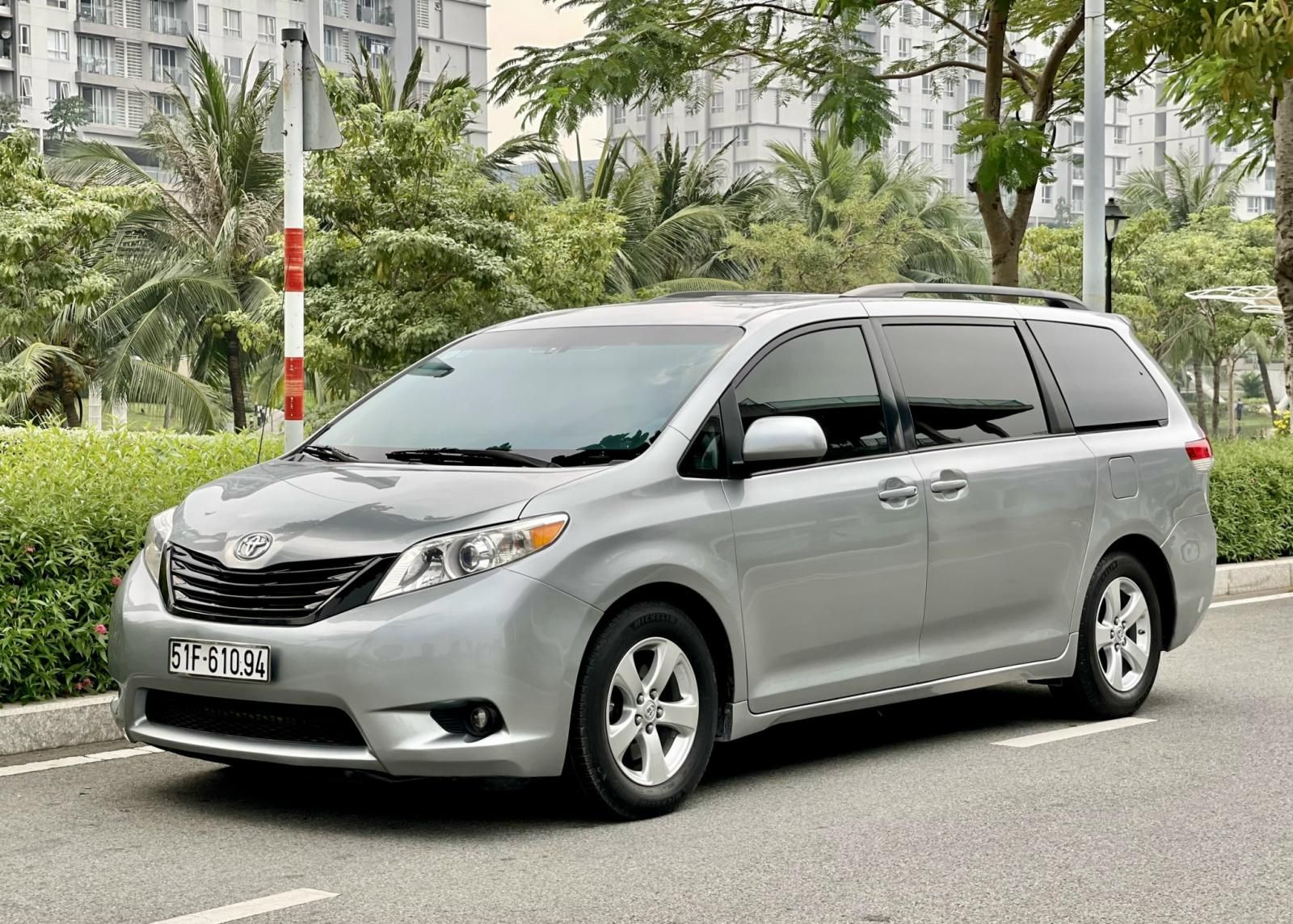 Toyota Sienna 2010 - Bán ô tô Toyota Sienna LE năm sản xuất 2010, màu xám, xe nhập, xe máy móc zin nguyên bản, cam kết không đâm đụng ngập nước, giá cạnh tranh