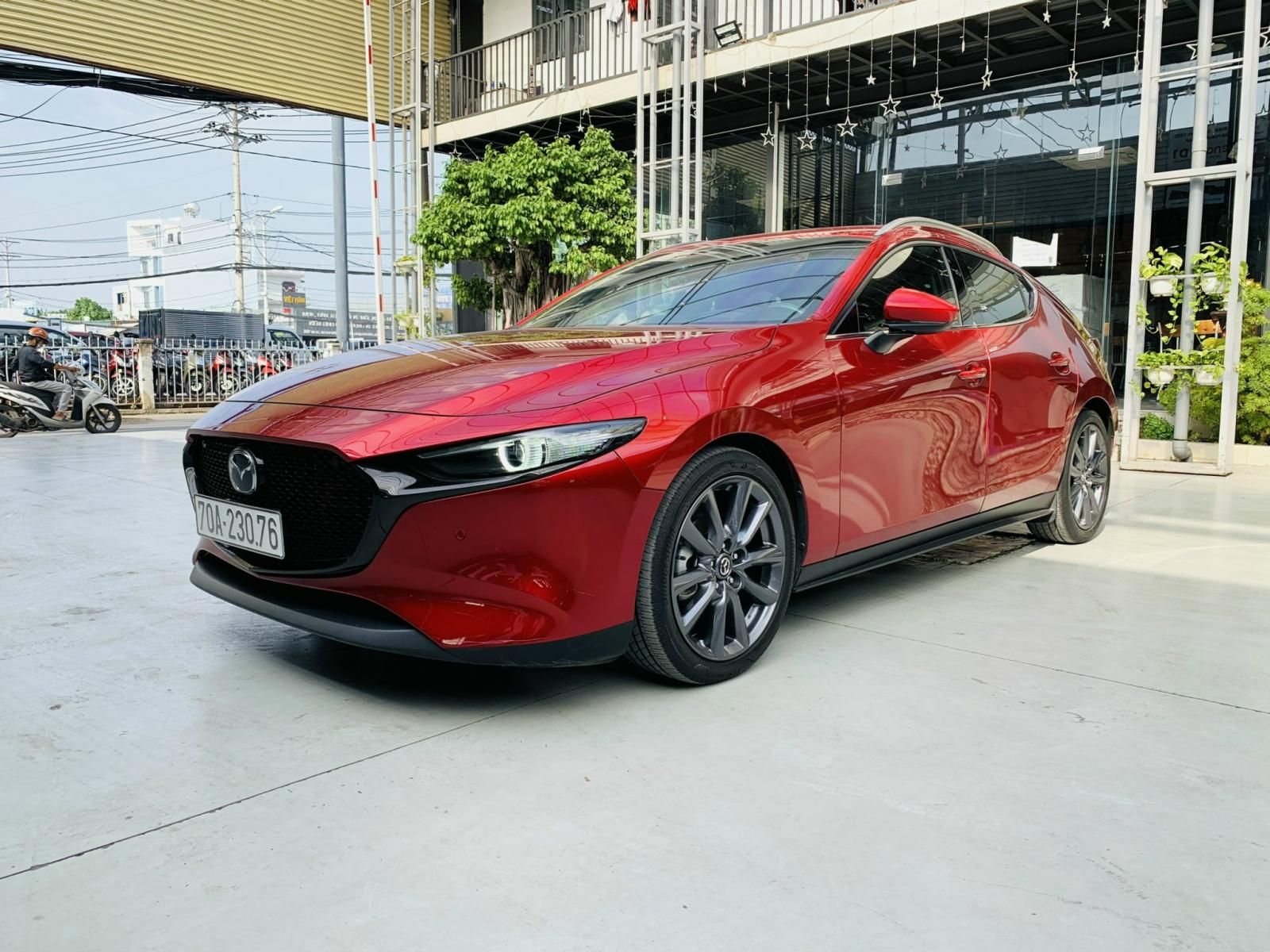 Mazda 3 2019 - Bán Mazda 3 hatchback năm sản xuất 2019 màu đỏ xe chủ đi giữ gìn nhìn như xe mới, nguồn gốc rõ ràng, bao rút gốc hồ sơ, sang tên/ủy quyền vô tư