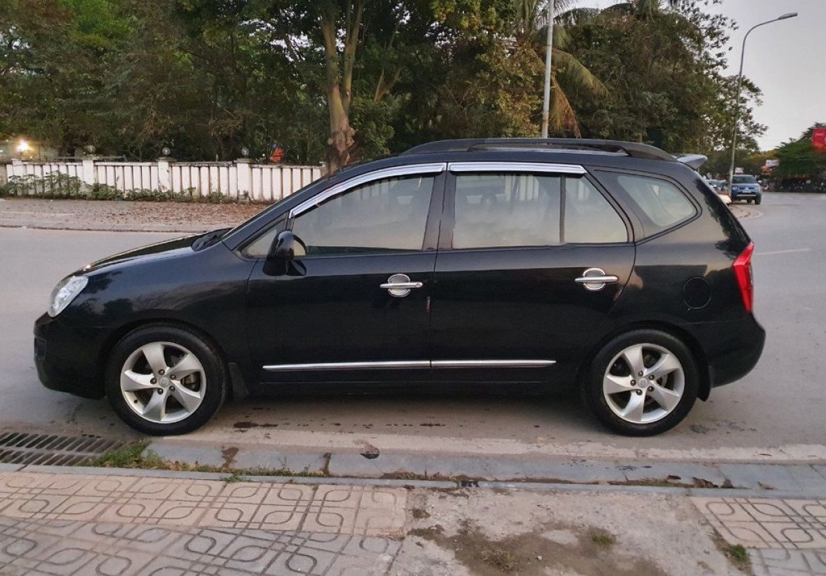 Kia Carens   2.0 AT 2009 - Cần bán gấp Kia Carens 2.0 AT năm sản xuất 2009, màu đen