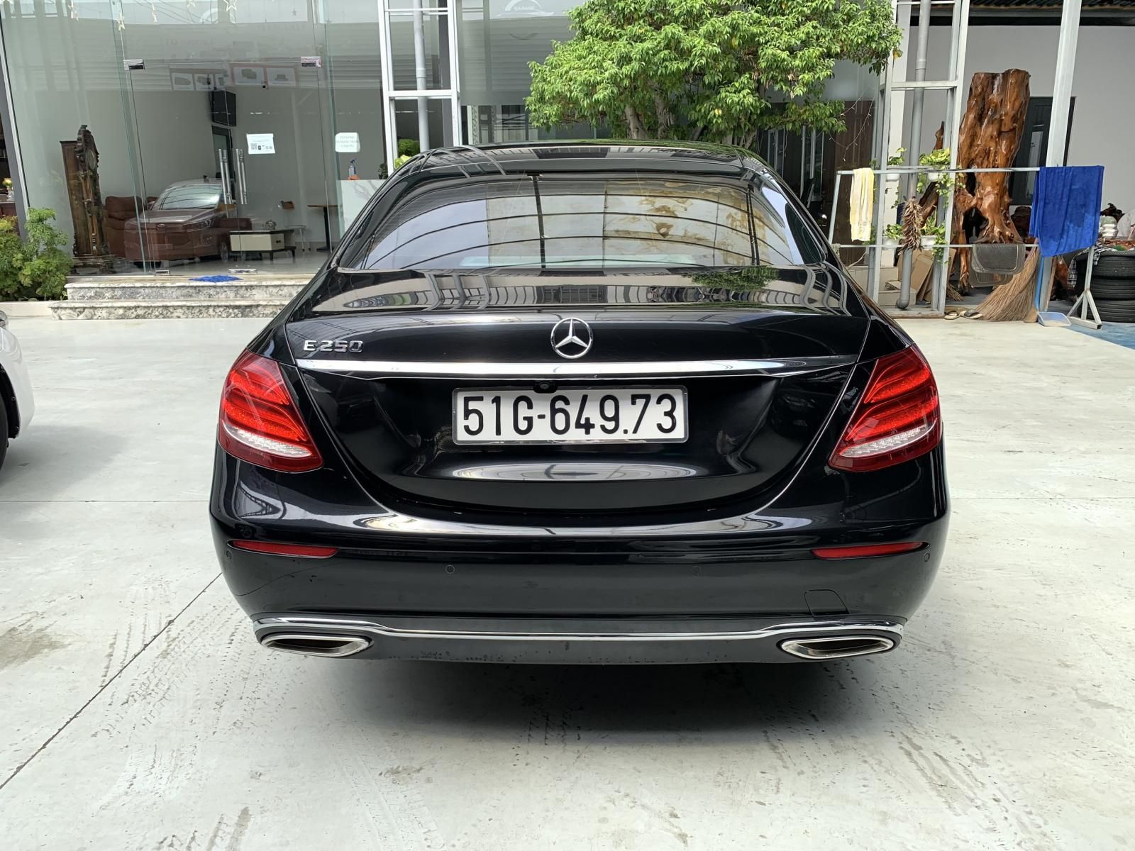 Mercedes-Benz E250 2018 - Bán xe Mercedes-Benz E250 năm 2018, xe cực sang, siêu lướt, biển thành phố