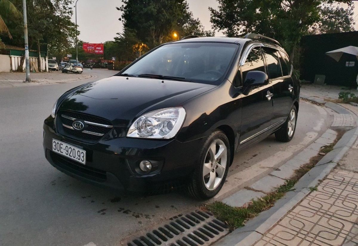 Kia Carens   2.0 AT 2009 - Cần bán gấp Kia Carens 2.0 AT năm sản xuất 2009, màu đen