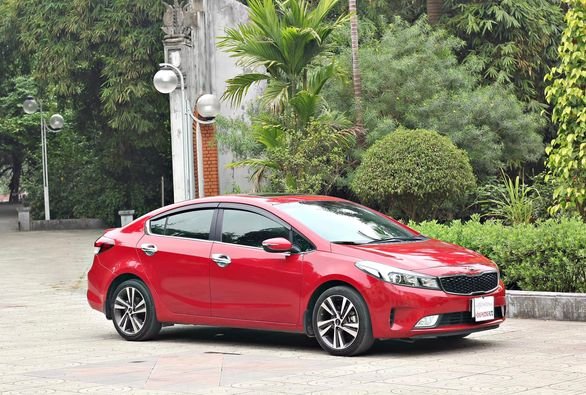 Kia Cerato 2018 - Cần bán lại xe Kia Cerato 1.6 Deluxe sản xuất 2018, màu đỏ số tự động