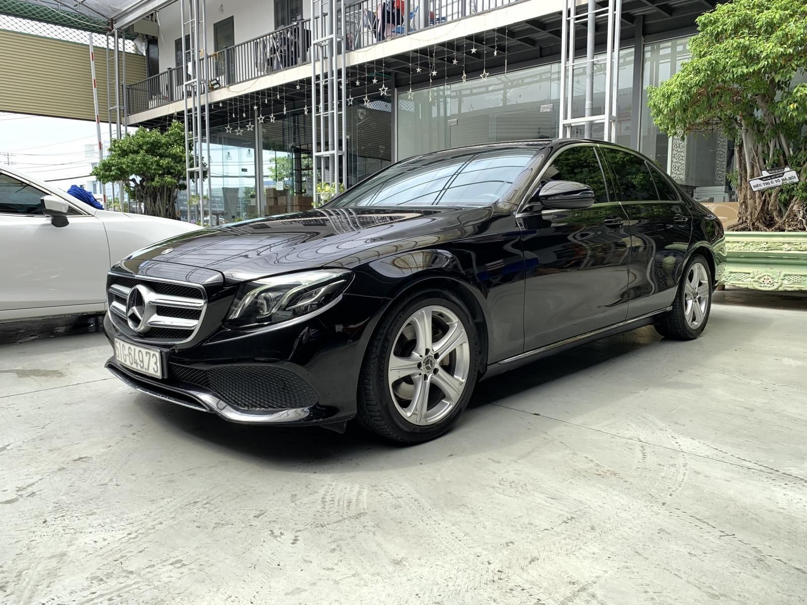 Mercedes-Benz E250 2018 - Bán xe Mercedes-Benz E250 năm 2018, xe cực sang, siêu lướt, biển thành phố