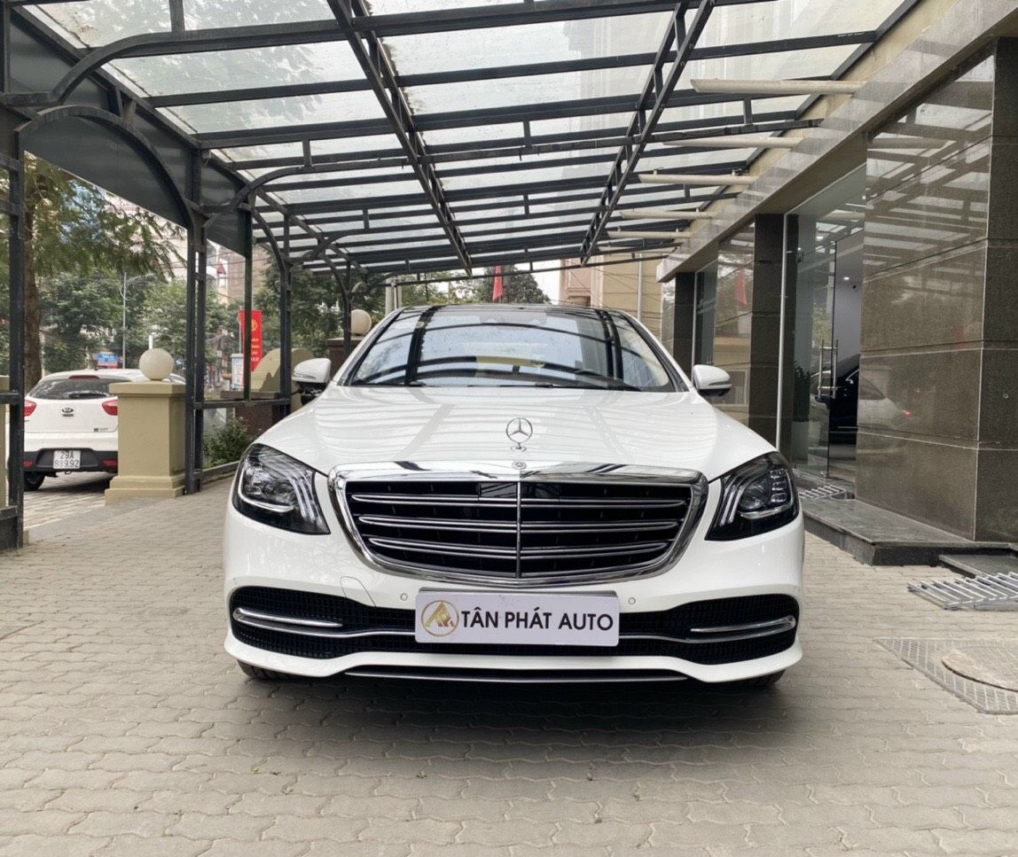 Mercedes-Benz 2020 - Cần bán xe Mercedes-Benz S450 Luxury model 2020 siêu siêu lướt, màu trắng, giá siêu tốt, bảo hành chính hãng tới T6/2022, không giới hạn km