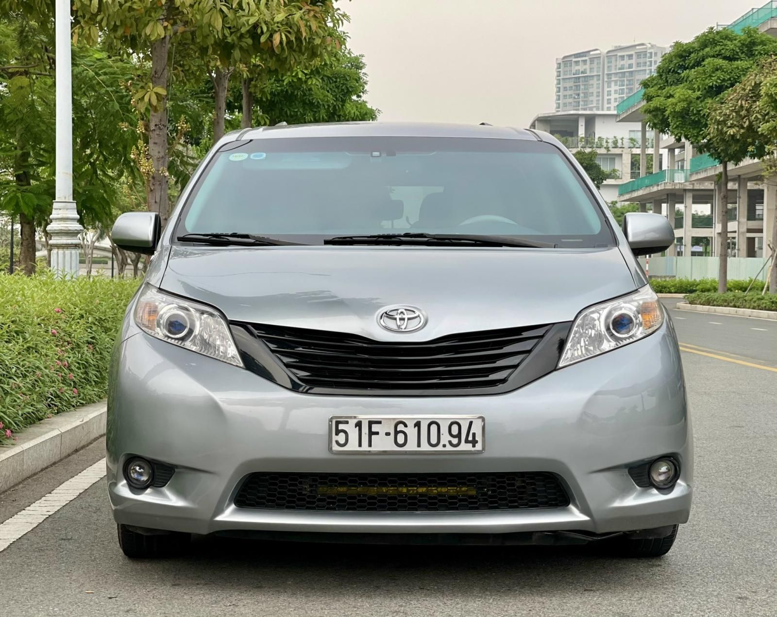 Toyota Sienna 2010 - Bán ô tô Toyota Sienna LE năm sản xuất 2010, màu xám, xe nhập, xe máy móc zin nguyên bản, cam kết không đâm đụng ngập nước, giá cạnh tranh