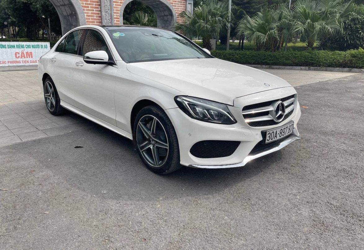 Mercedes-Benz C300 AMG  2015 - Cần bán xe Mercedes C300 AMG năm sản xuất 2015, màu trắng chính chủ