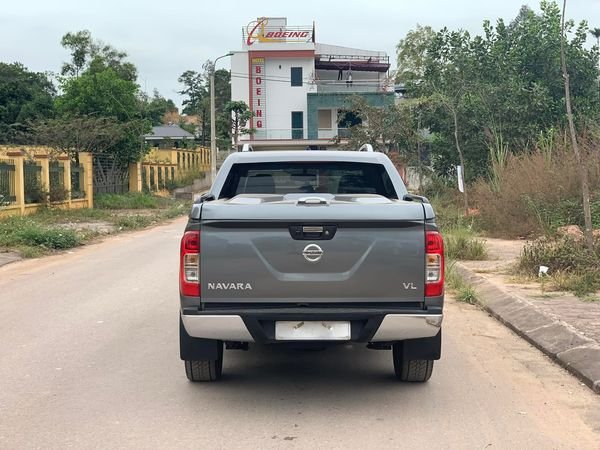 Nissan Navara VL 2.5 L 4x4 AT 2017 - Cần bán gấp Nissan Navara VL 2.5 L 4x4 AT năm sản xuất 2017, màu xám, nhập khẩu