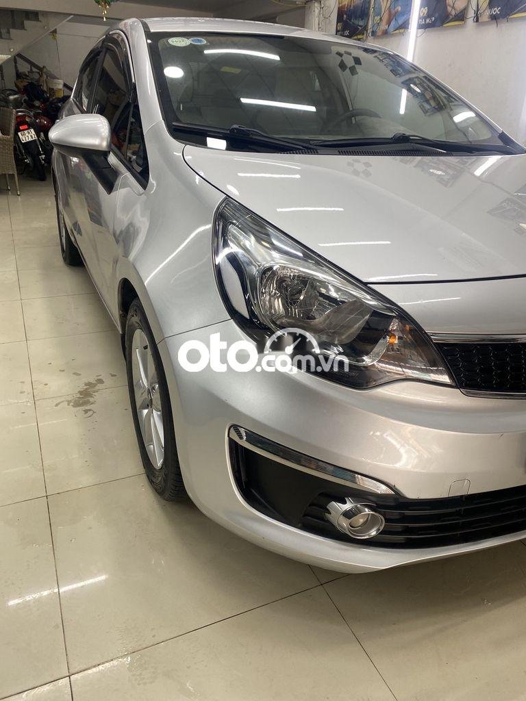 Kia Rio 2016 - Cần bán lại xe Kia Rio 1.4MT sản xuất năm 2016, màu bạc, xe nhập