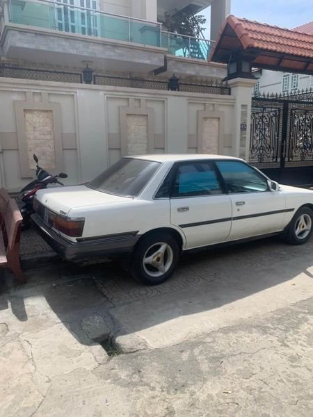 Toyota Camry MT 1987 - Bán Toyota Camry MT sản xuất năm 1987, màu trắng số sàn giá cạnh tranh