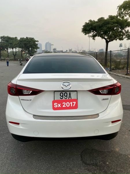 Mazda 3 2017 - Cần bán gấp Mazda 3 1.5L Deluxe sản xuất 2017, màu trắng, giá 540tr