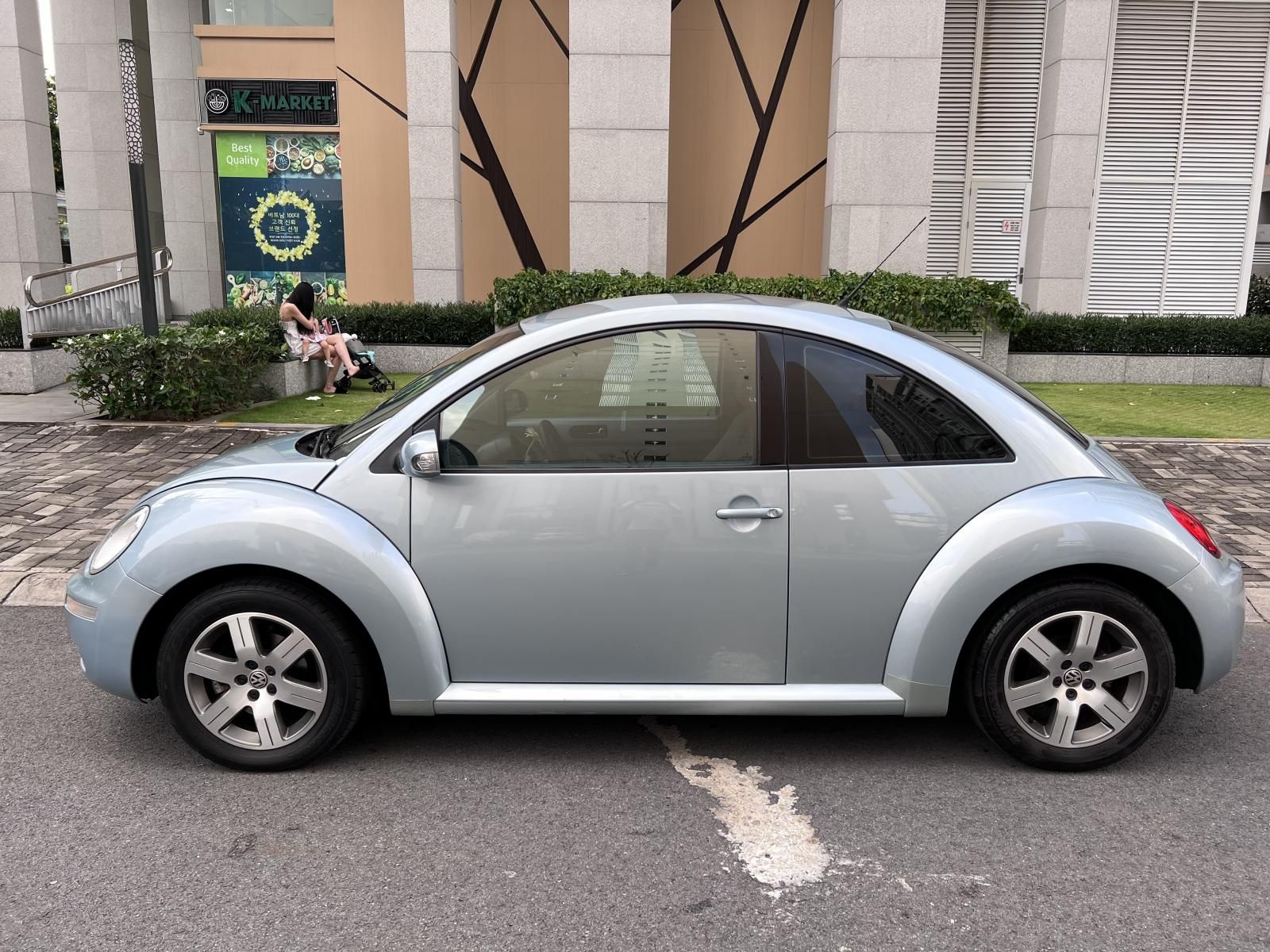 Volkswagen New Beetle 2009 - Xe Volkswagen New Beetle sản xuất năm 2009. Xe đăng ký lăn bánh vào cuối tháng 12/2010