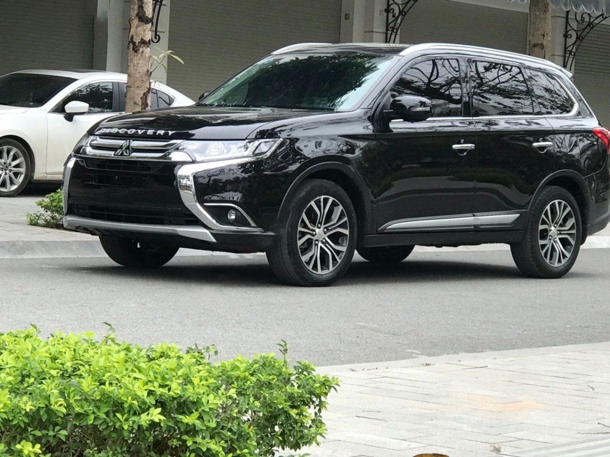 Mitsubishi Outlander 2.4 CVT Premium 2019 - Bán ô tô Mitsubishi Outlander 2.4 CVT Premium năm 2019, màu đen, 830 triệu