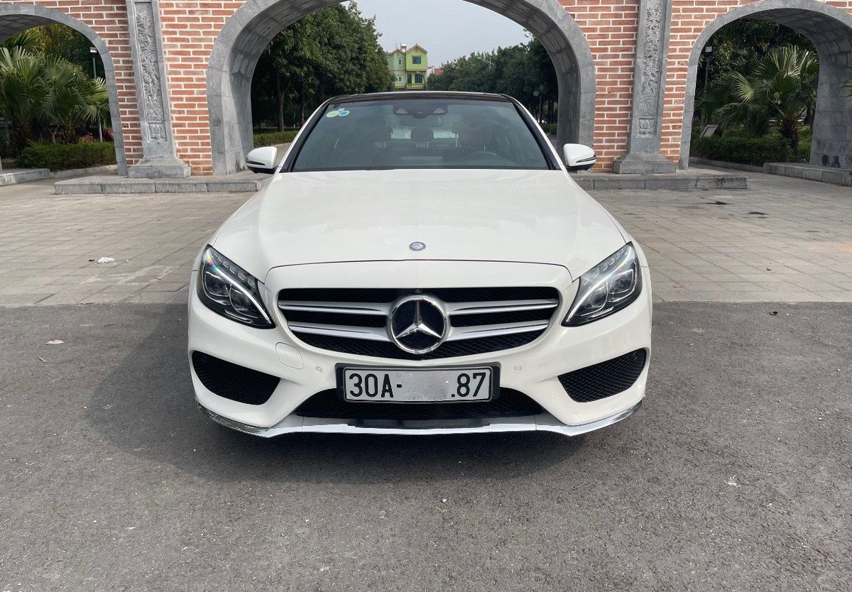 Mercedes-Benz C300 AMG  2015 - Cần bán xe Mercedes C300 AMG năm sản xuất 2015, màu trắng chính chủ