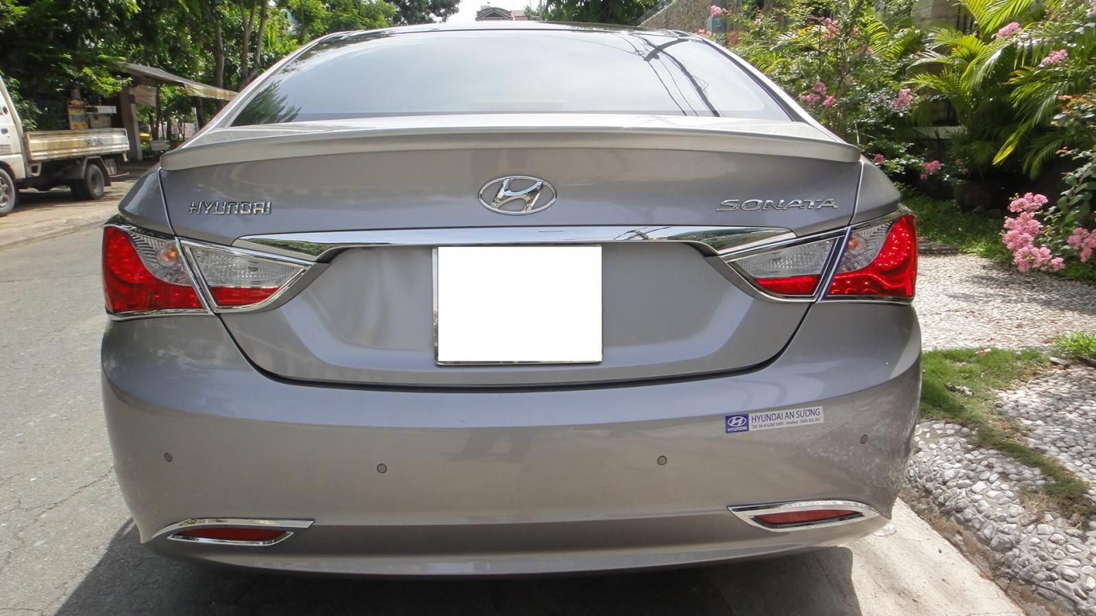 Hyundai Sonata 2010 - Bán Hyundai Sonata AT đời 2011, màu bạc, nhập khẩu