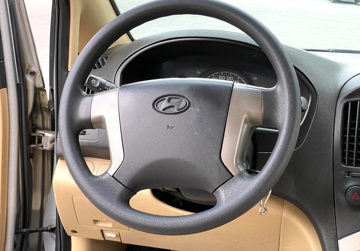 Hyundai Grand Starex   2.5 MT  2014 - Cần bán xe Hyundai Grand Starex 2.5 MT sản xuất năm 2014, màu bạc, nhập khẩu Hàn Quốc 