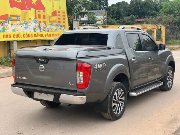 Nissan Navara VL 2.5 L 4x4 AT 2017 - Cần bán gấp Nissan Navara VL 2.5 L 4x4 AT năm sản xuất 2017, màu xám, nhập khẩu