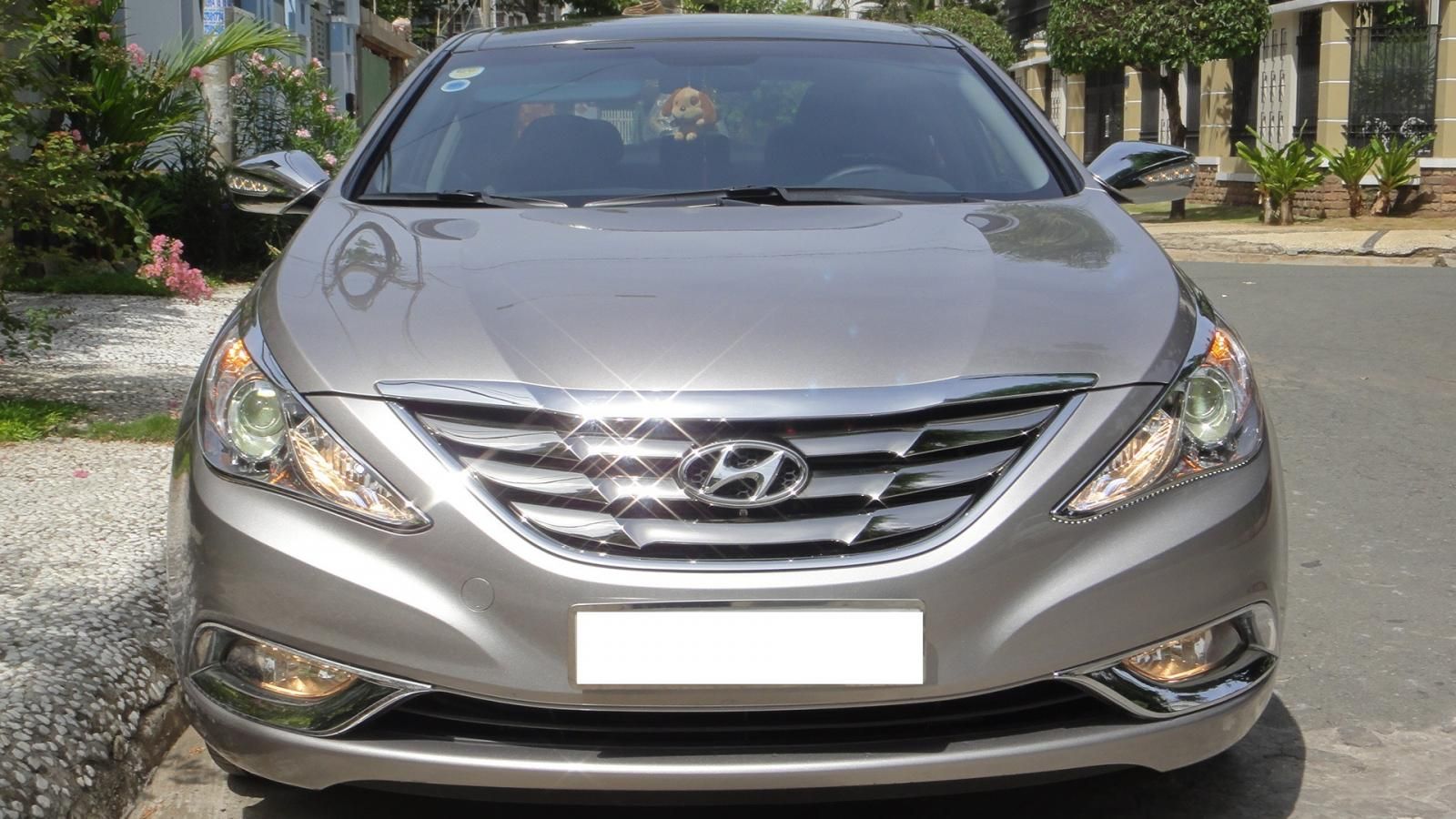 Hyundai Sonata 2010 - Bán Hyundai Sonata AT đời 2011, màu bạc, nhập khẩu