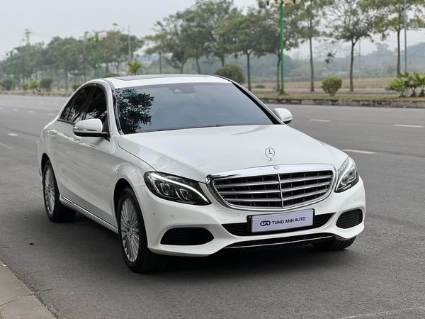 Mercedes-Benz C 250 Exclusive 2015 - Cần bán lại xe Mercedes C250 Exclusive sản xuất 2015, màu trắng