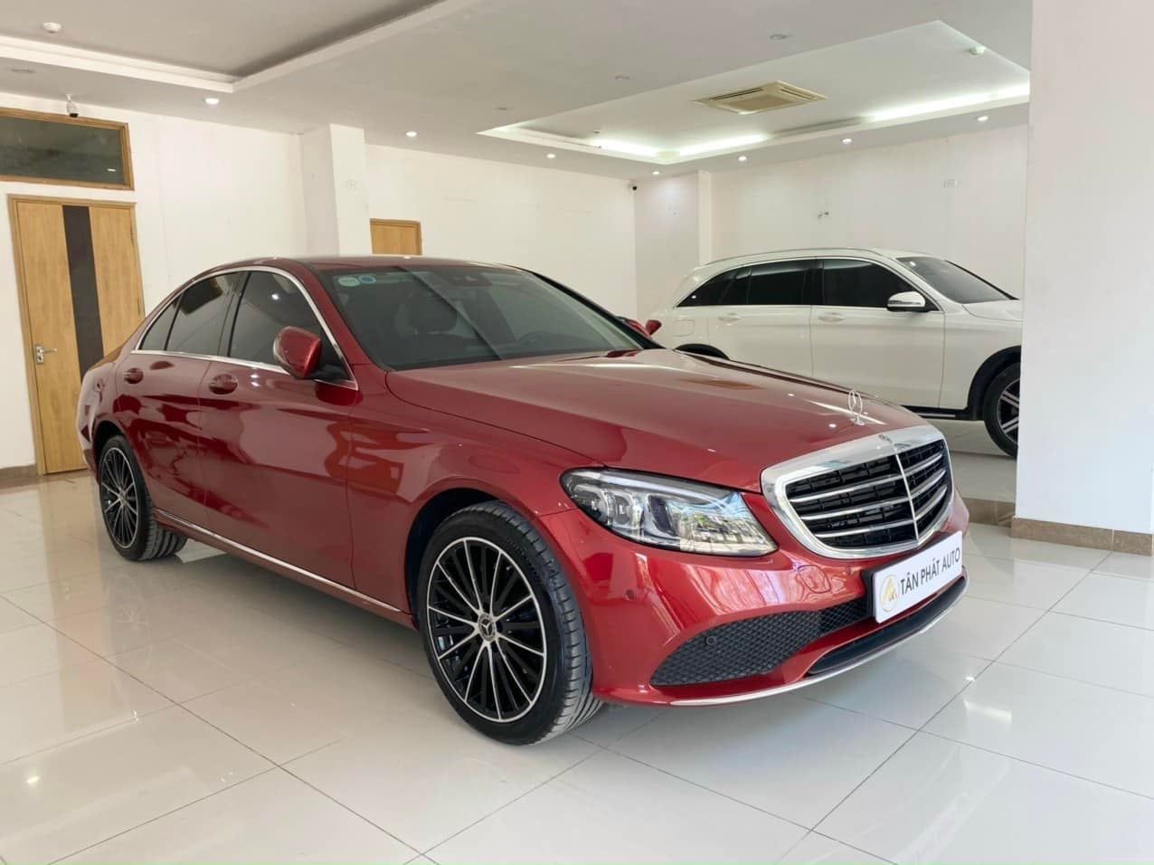 Mercedes-Benz 2019 - Cần bán lại xe Mercedes C200 Exculsive năm 2019, màu đỏ